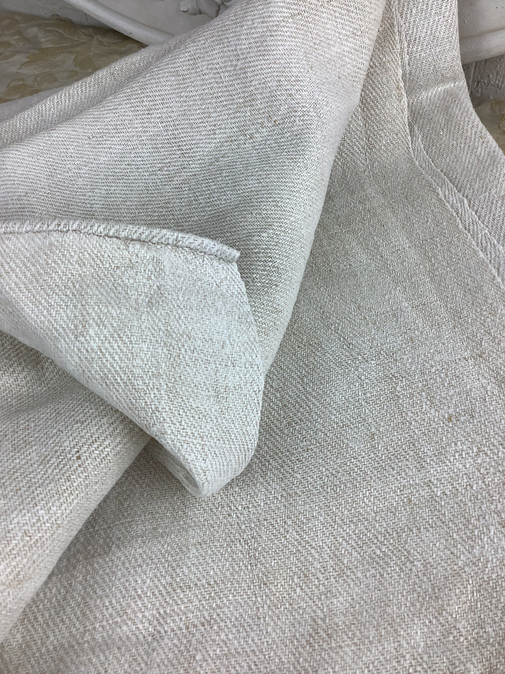 Nappe ancienne en toile rustique lin/chanvre – monogramme rouge – Réf. 181
