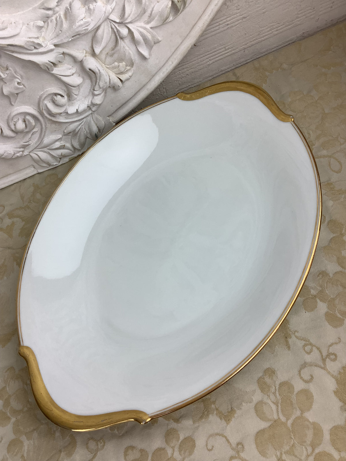 Plat de service ovale ancien en porcelaine de Limoges Bernardaud— Réf. 25T
