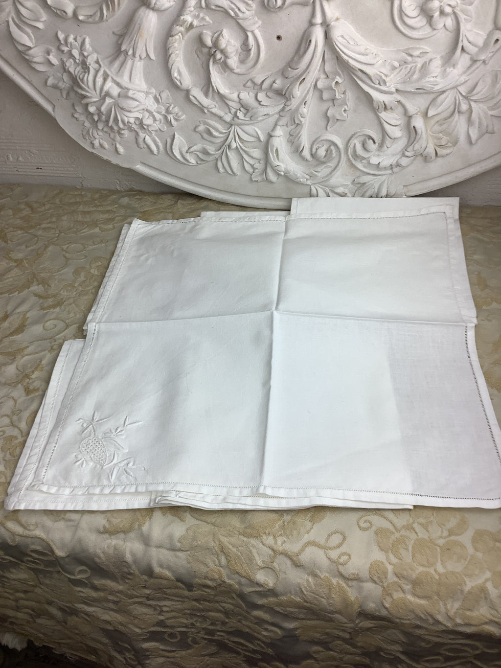 6 serviettes de table anciennes en coton blanc brodé – Réf. 187