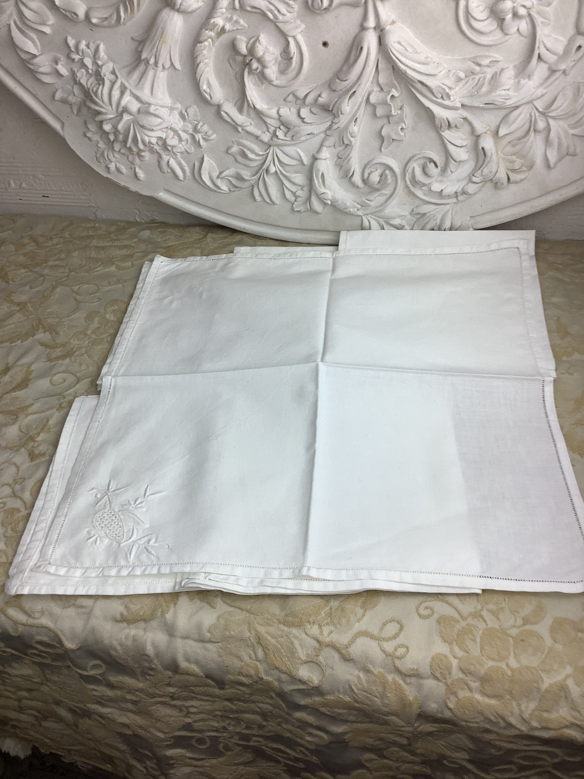 6 serviettes de table anciennes en coton blanc brodé – Réf. 187