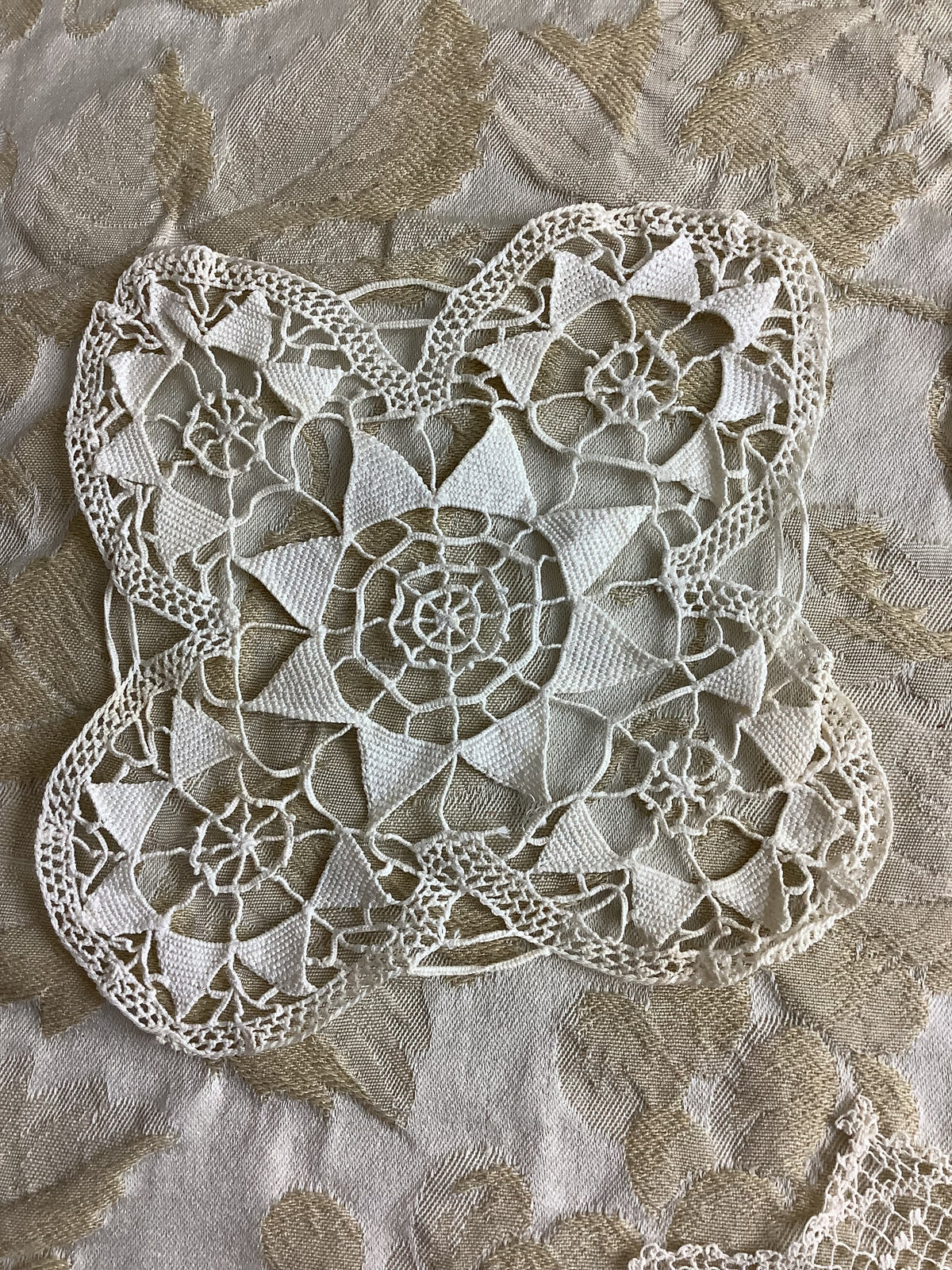 Lot de 3 anciens napperons au crochet-Réf 184