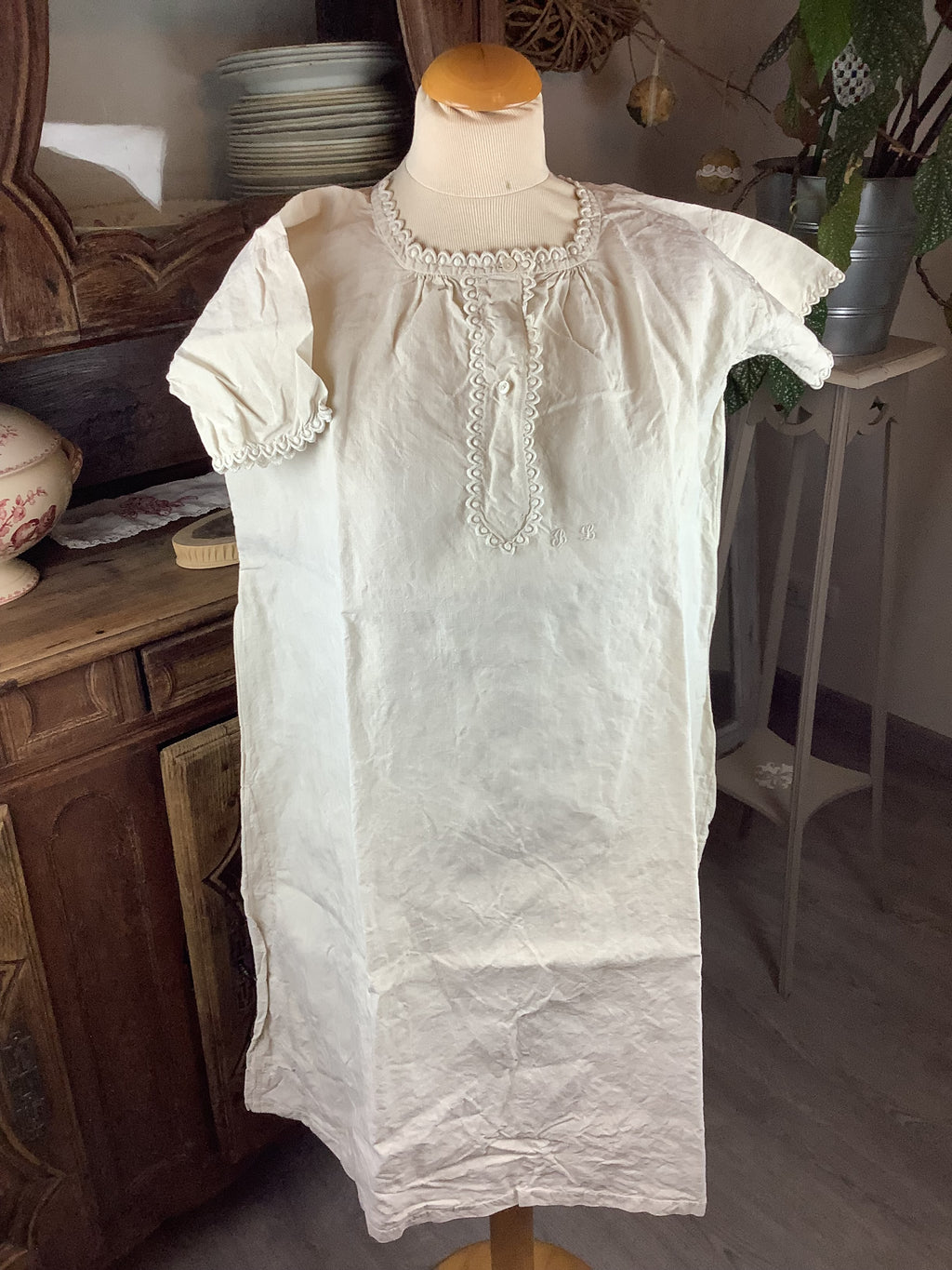 Ancienne chemise de nuit en lin et coton épais, dentelle et monogramme brodé BL-Ref 151