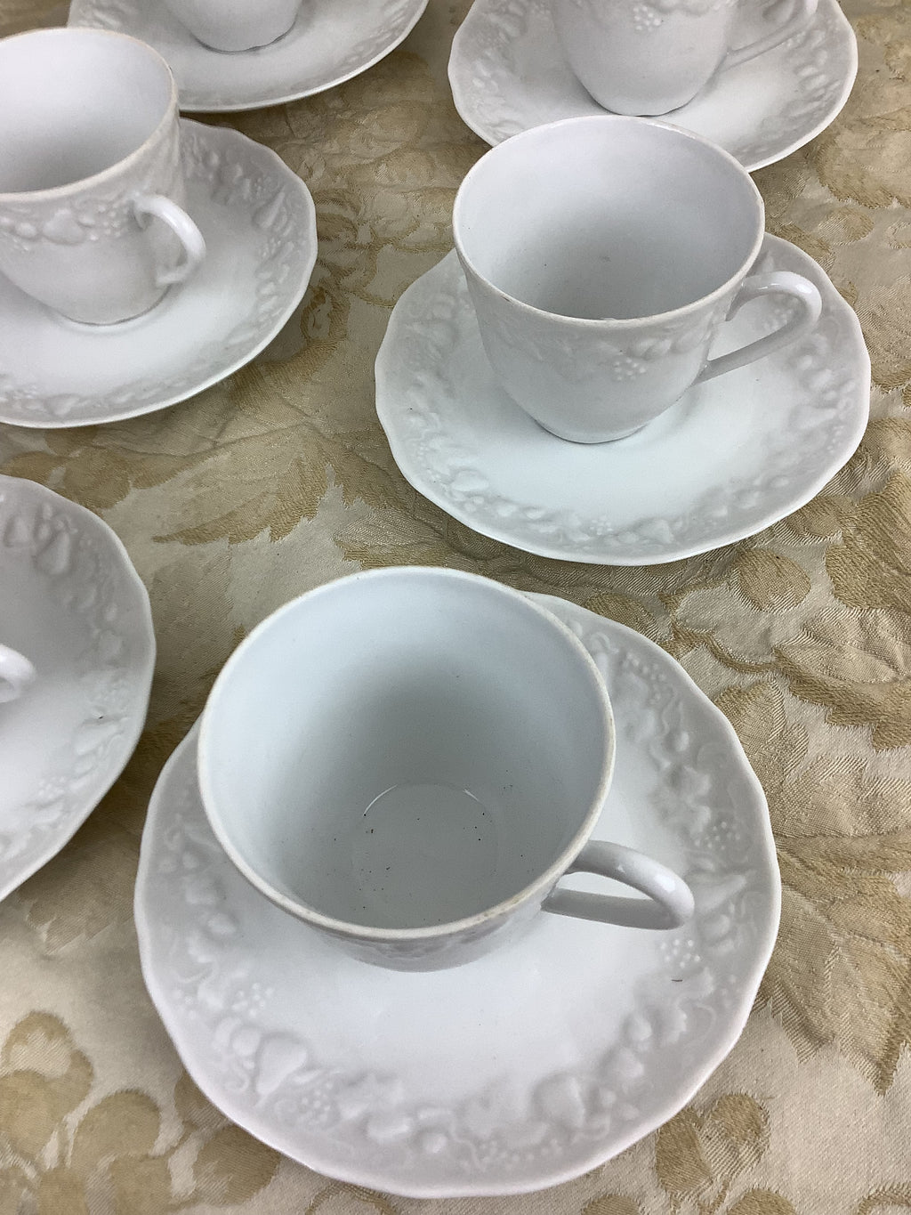 Lot de 6 tasses et soucoupes anciennes en porcelaine blanche – Réf. 23B