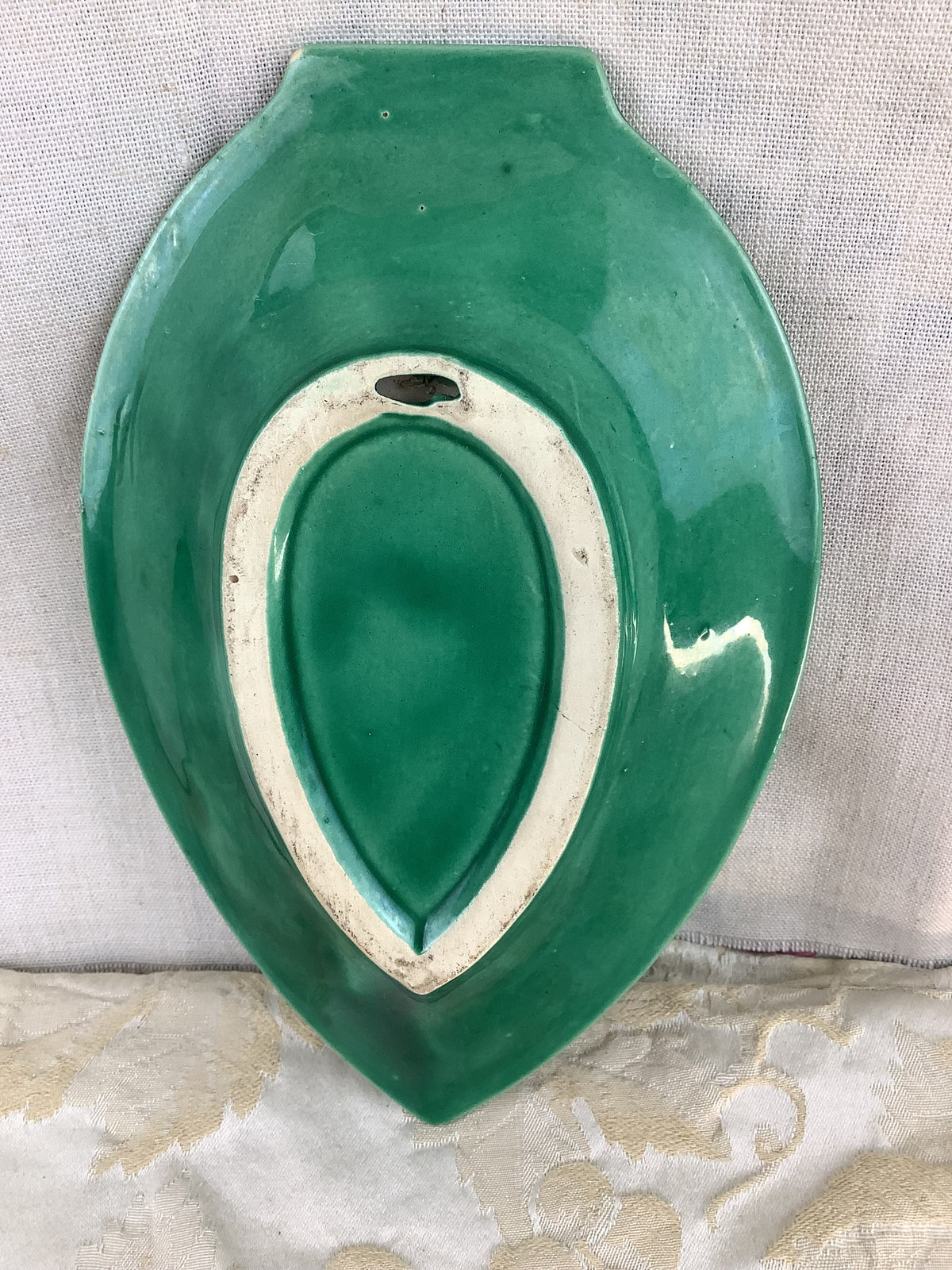 Ancienne coupelle décorative verte, décor végétal en relief - Réf 19V