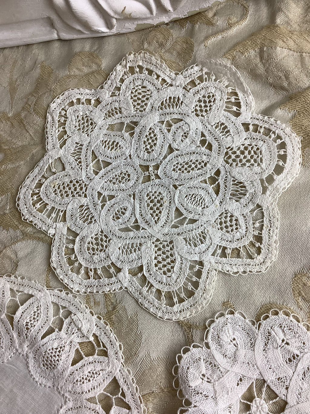 Lot de 4 petits napperons anciens - Réf. 185