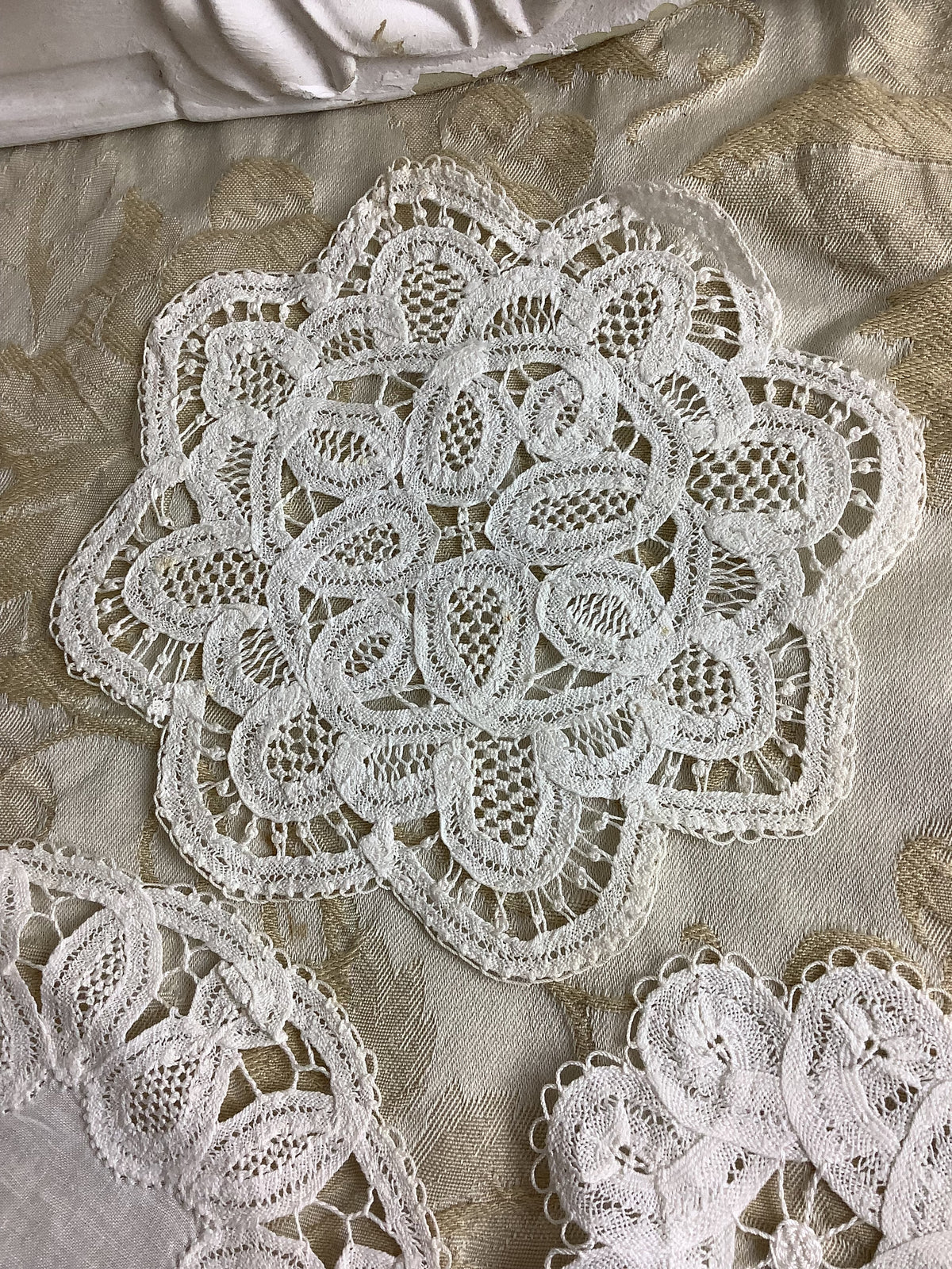 Lot de 4 petits napperons anciens - Réf. 185
