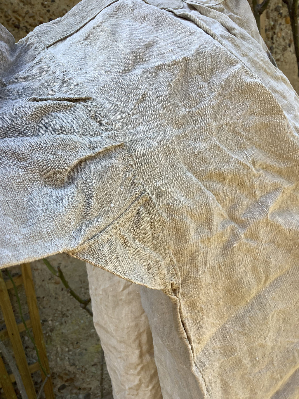 Chemise ancienne en lin ou métis, monogramme F.L – Réf. 180