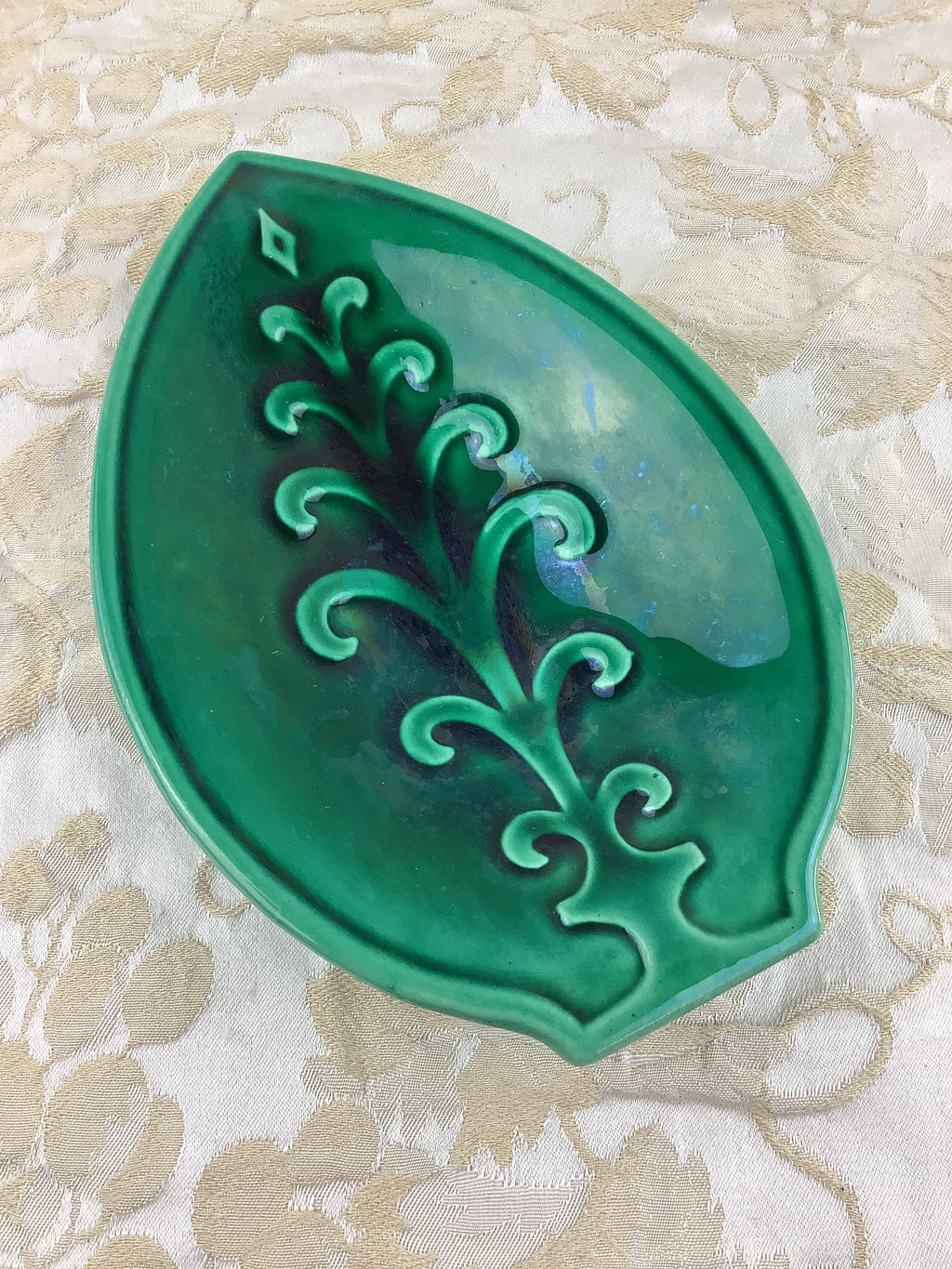 Ancienne coupelle décorative verte, décor végétal en relief - Réf 19V