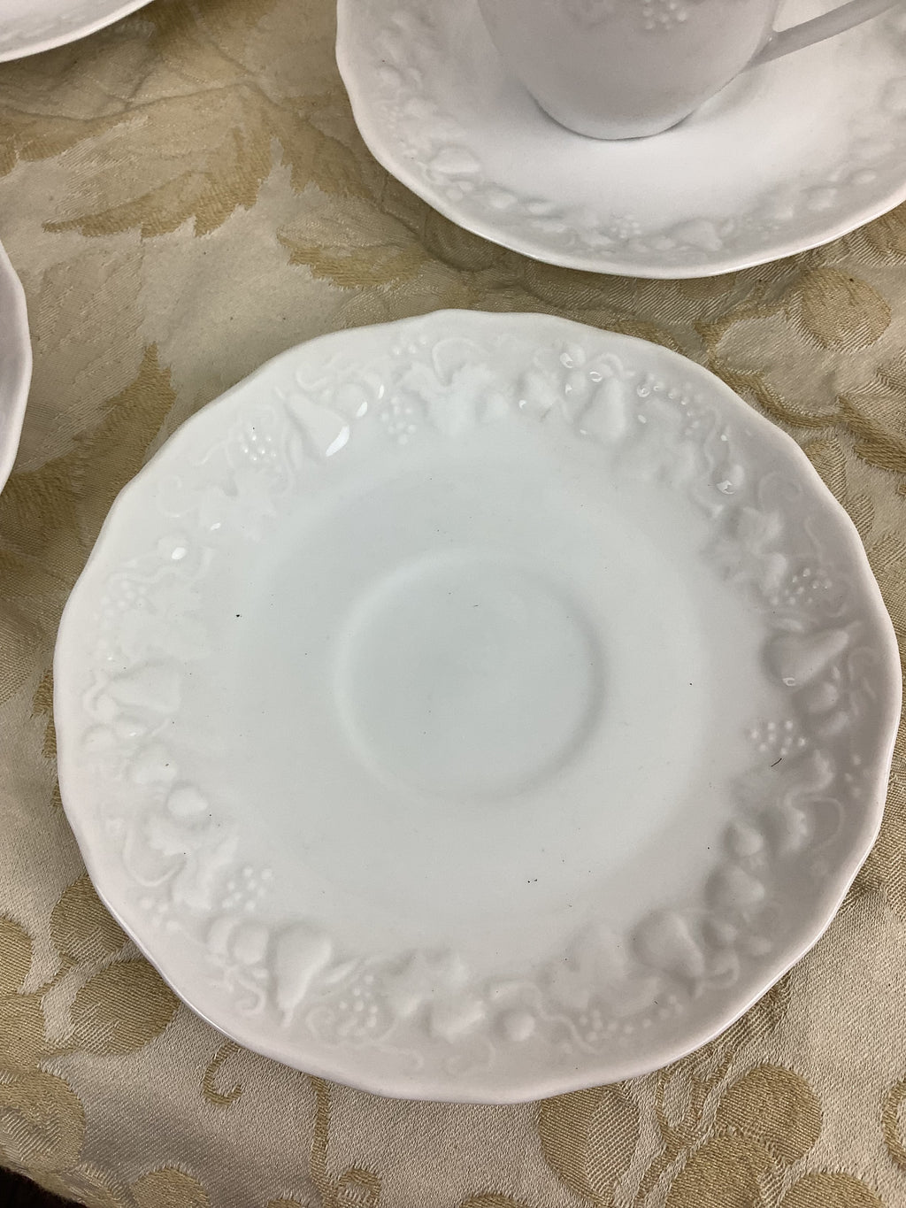 Lot de 6 tasses et soucoupes anciennes en porcelaine blanche – Réf. 23B