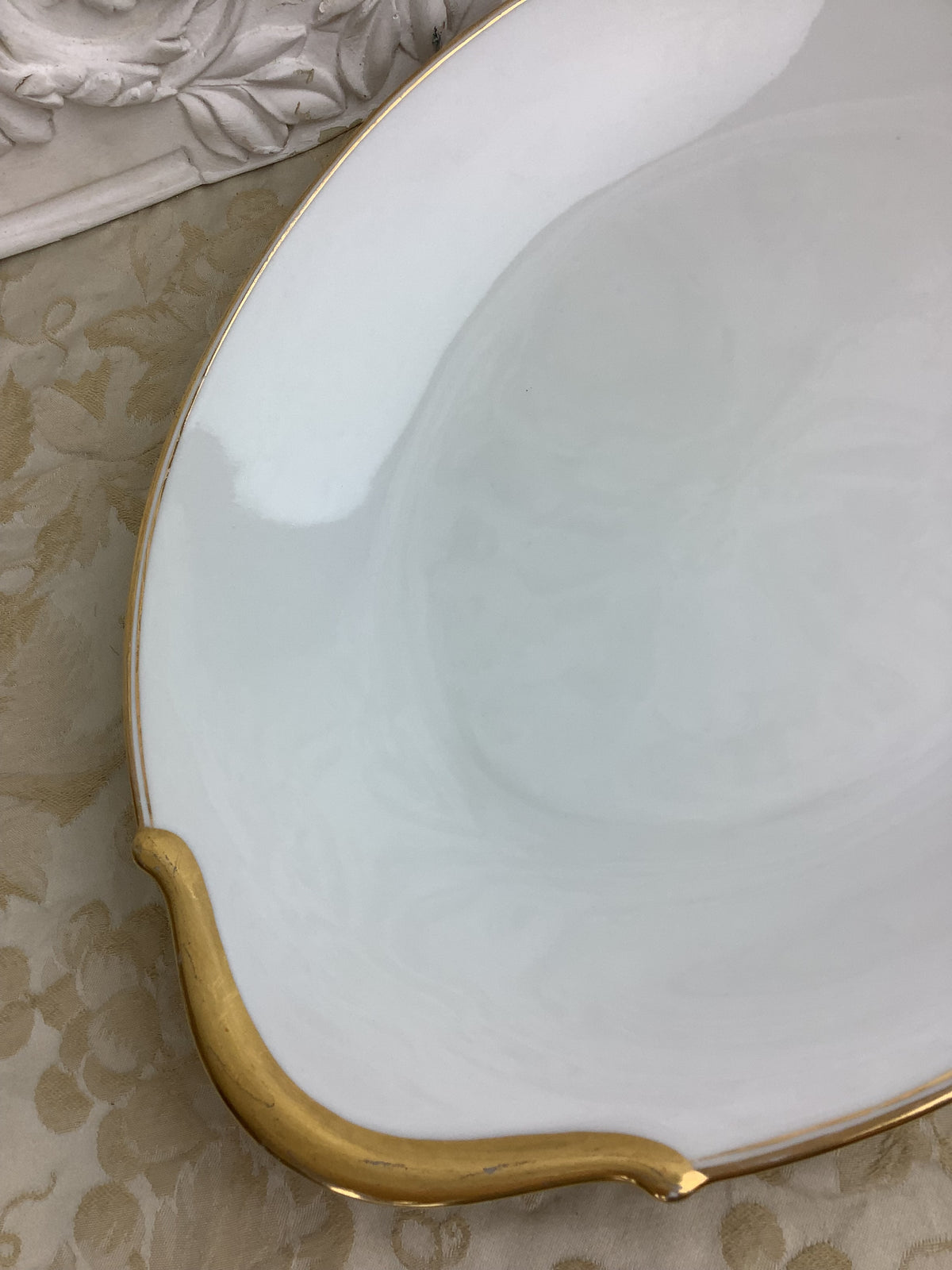 Plat de service ovale ancien en porcelaine de Limoges Bernardaud— Réf. 25T