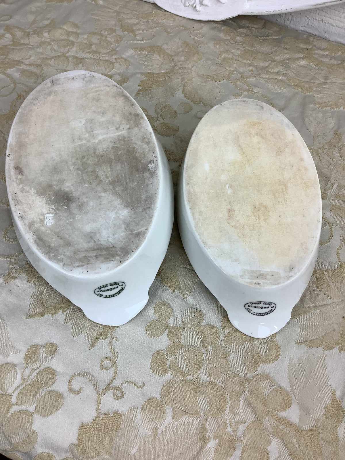 Lot de 2 petits plats anciens ovales en porcelaine à feu – P. Précieux – Réf 23E