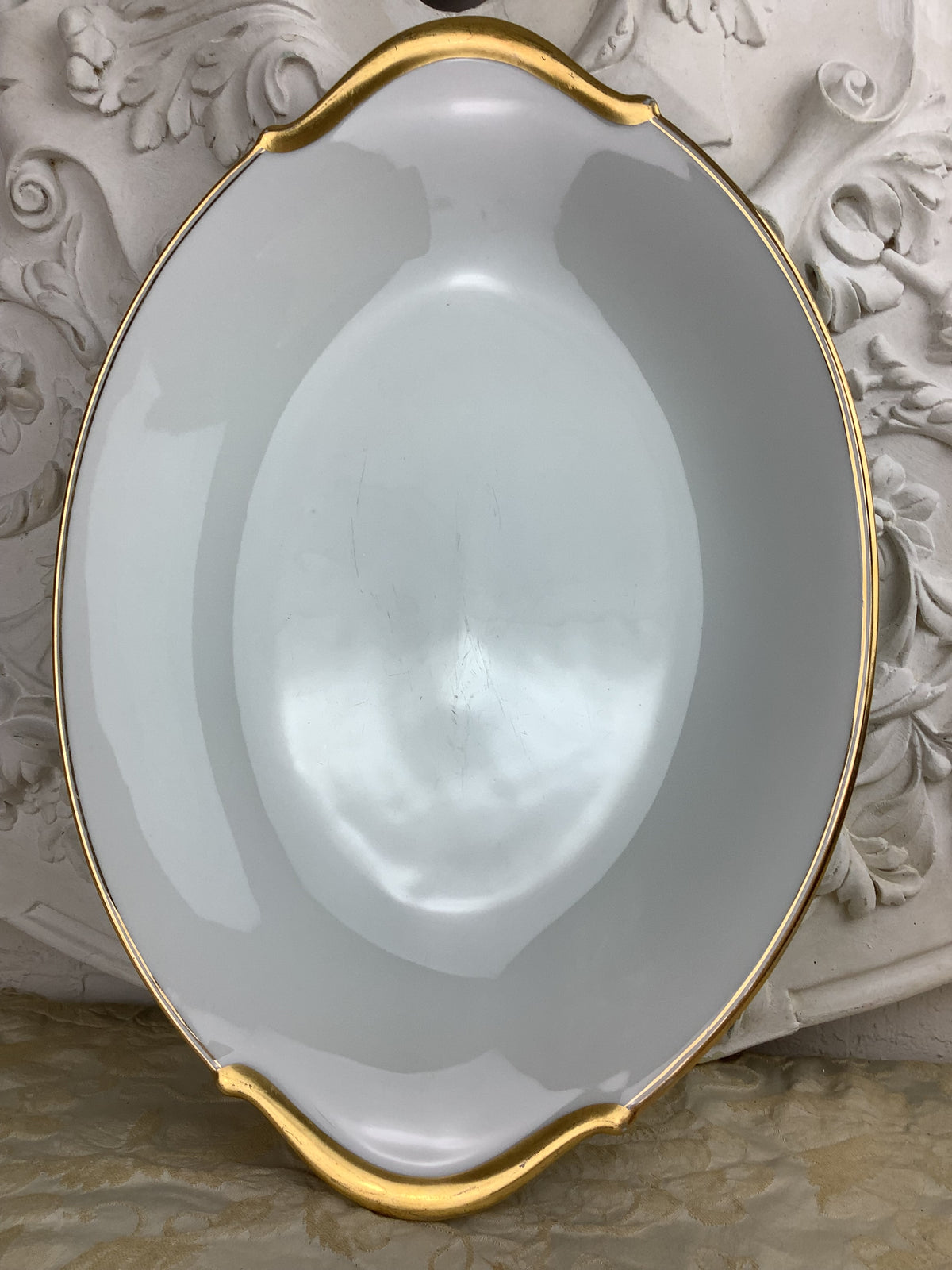 Plat de service ovale ancien en porcelaine de Limoges Bernardaud— Réf. 25T