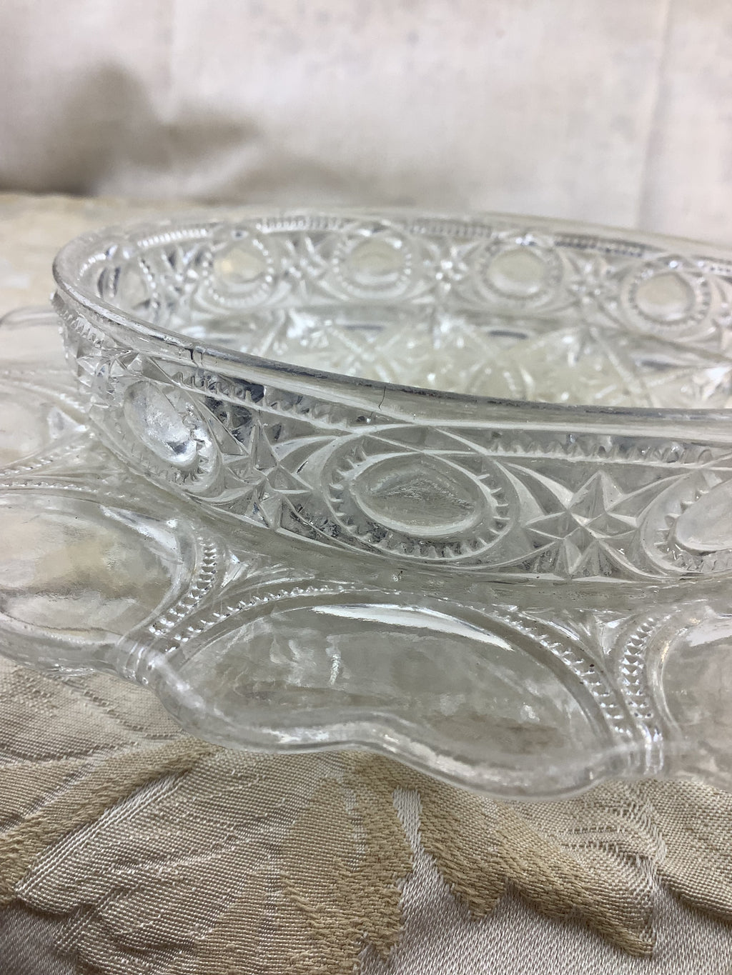 Coupe ancienne en verre moulé ciselé vintage – Réf. 20O