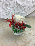 Composition florale C10-rouge orangé et blanc crème