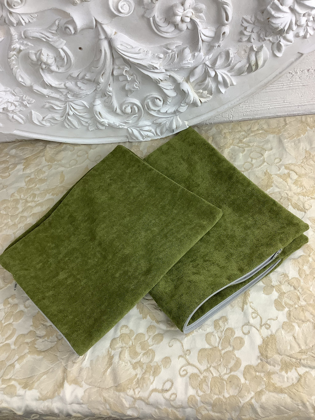 Two antique rectangular cushion covers in moss green short-pile velvet — Ref. 186