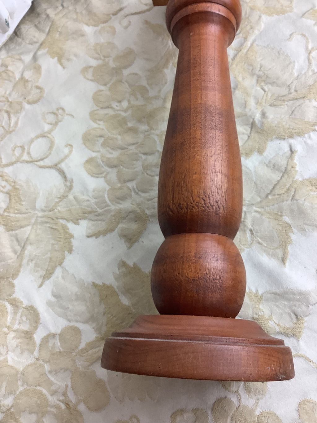 Ancien support de présentation en bois tourné – Porte-chapeau ou porte-perruque – Réf. 190