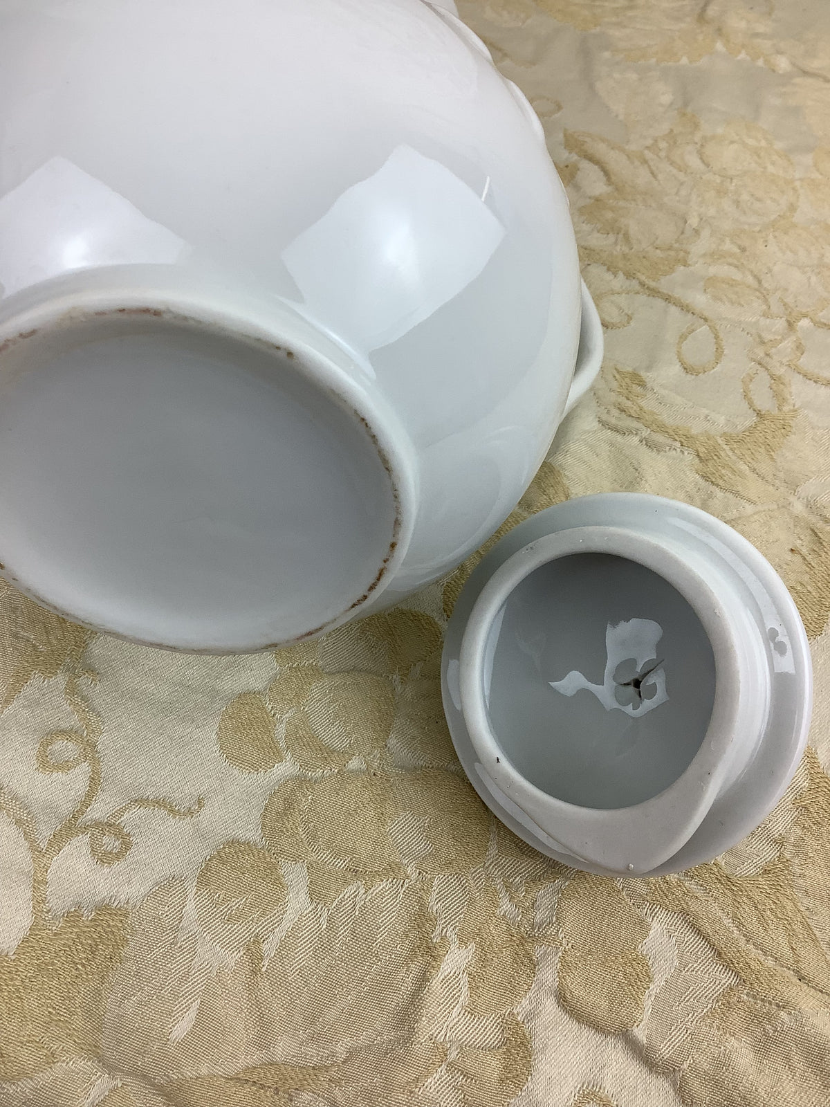 Ancienne cafetière en porcelaine blanche – Réf. 23D