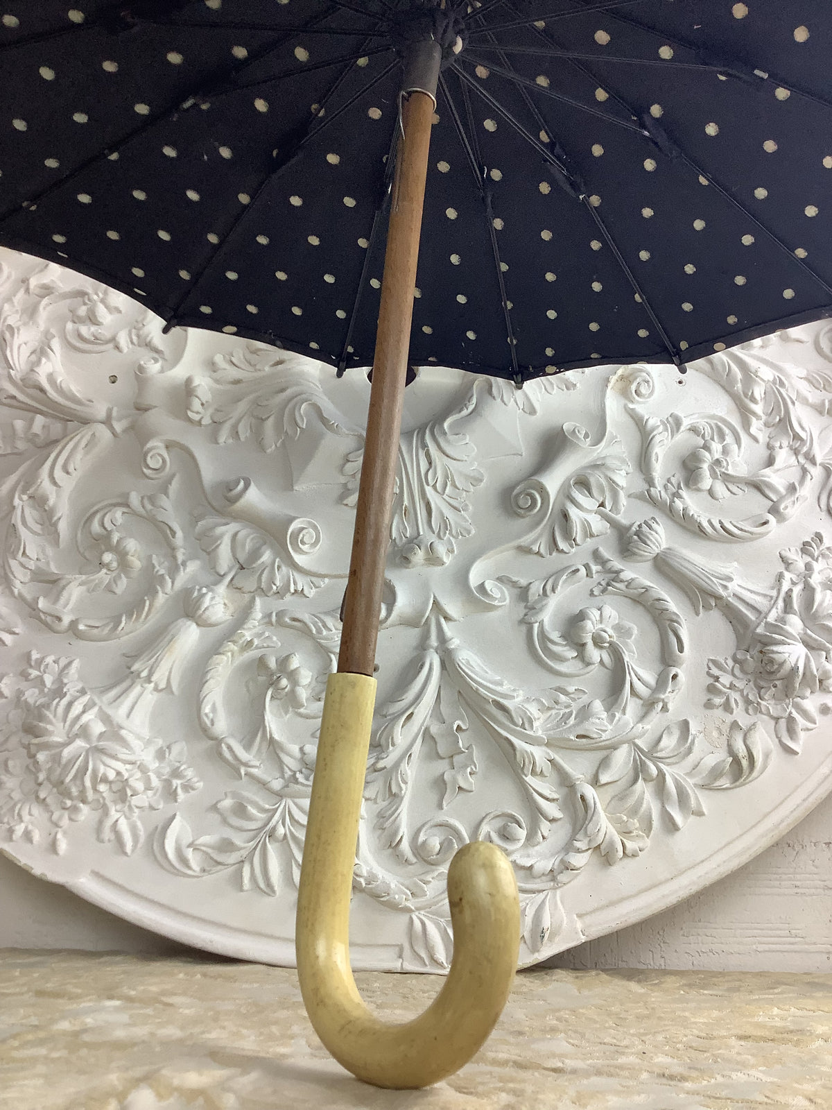 Ombrelle ancienne de dame à pois – Réf. 189