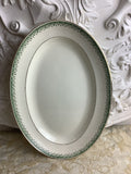 Titre : Plat semi-creux ancien ovale à décor vert et or – Réf. 11Q