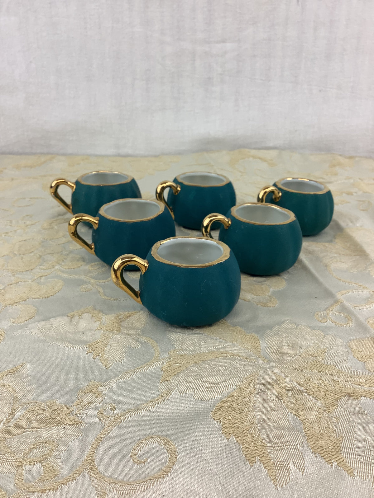 6 mini tasses en porcelaine de Limoges France