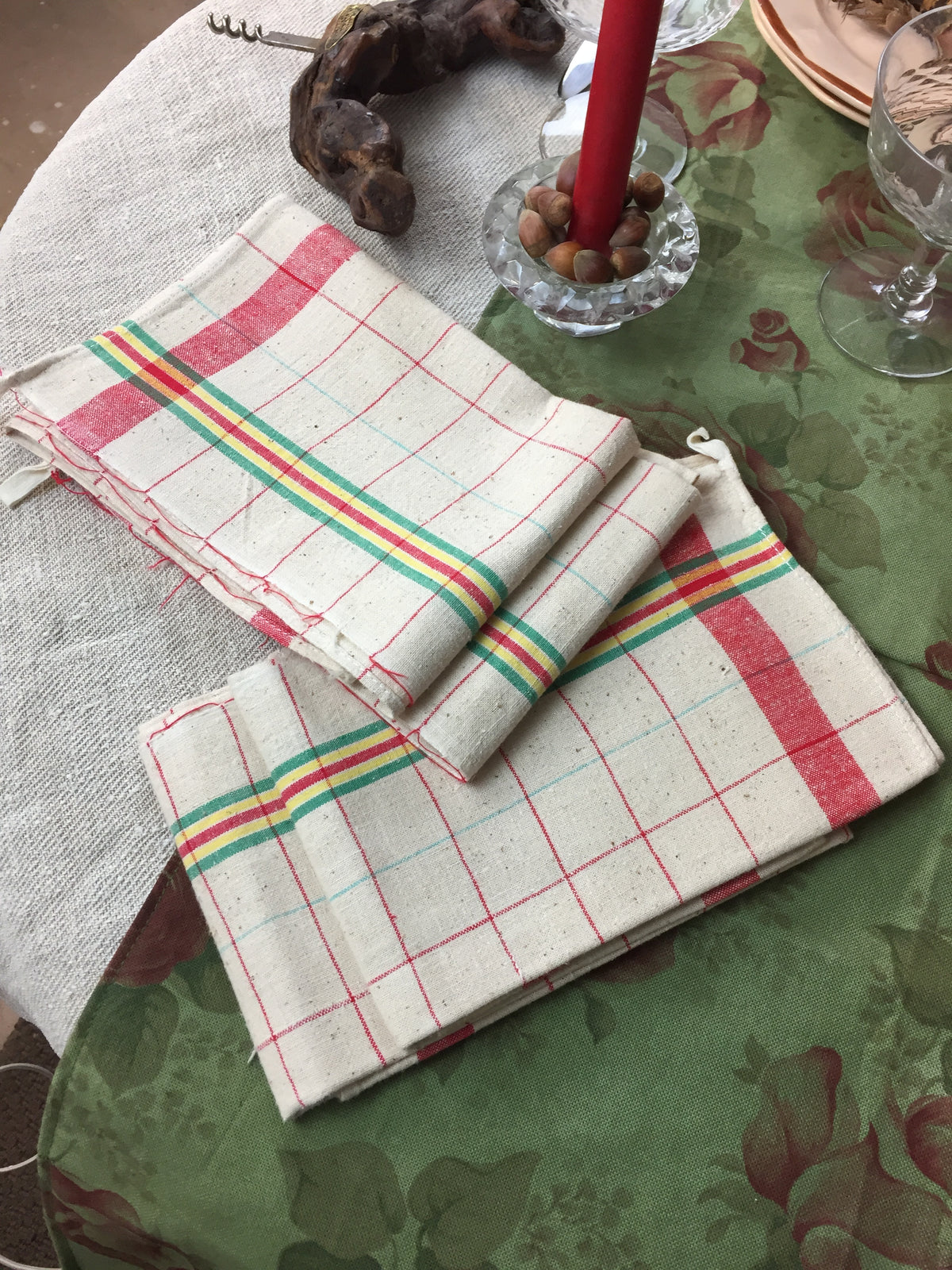 Linge ancien à carreaux rouges, verts et jaunes – Réf. 178