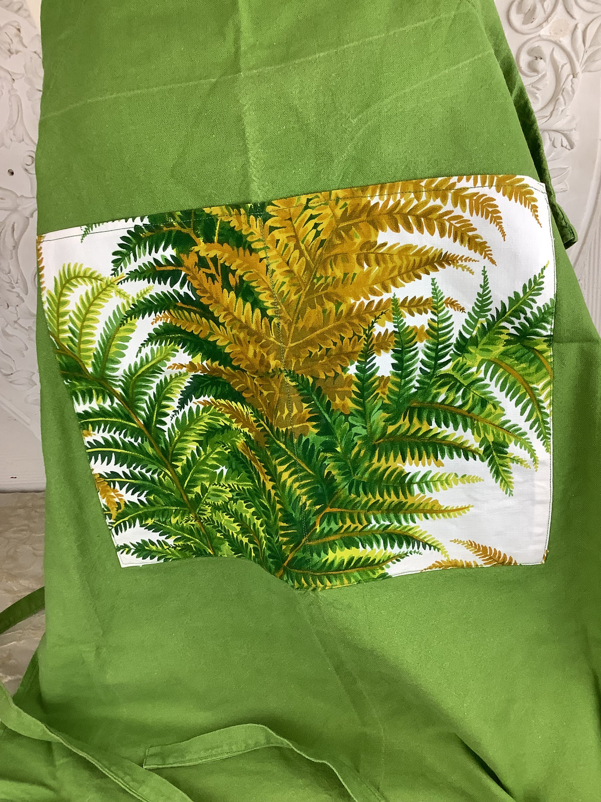 Vintage green apron with fern pattern – Ref. 57