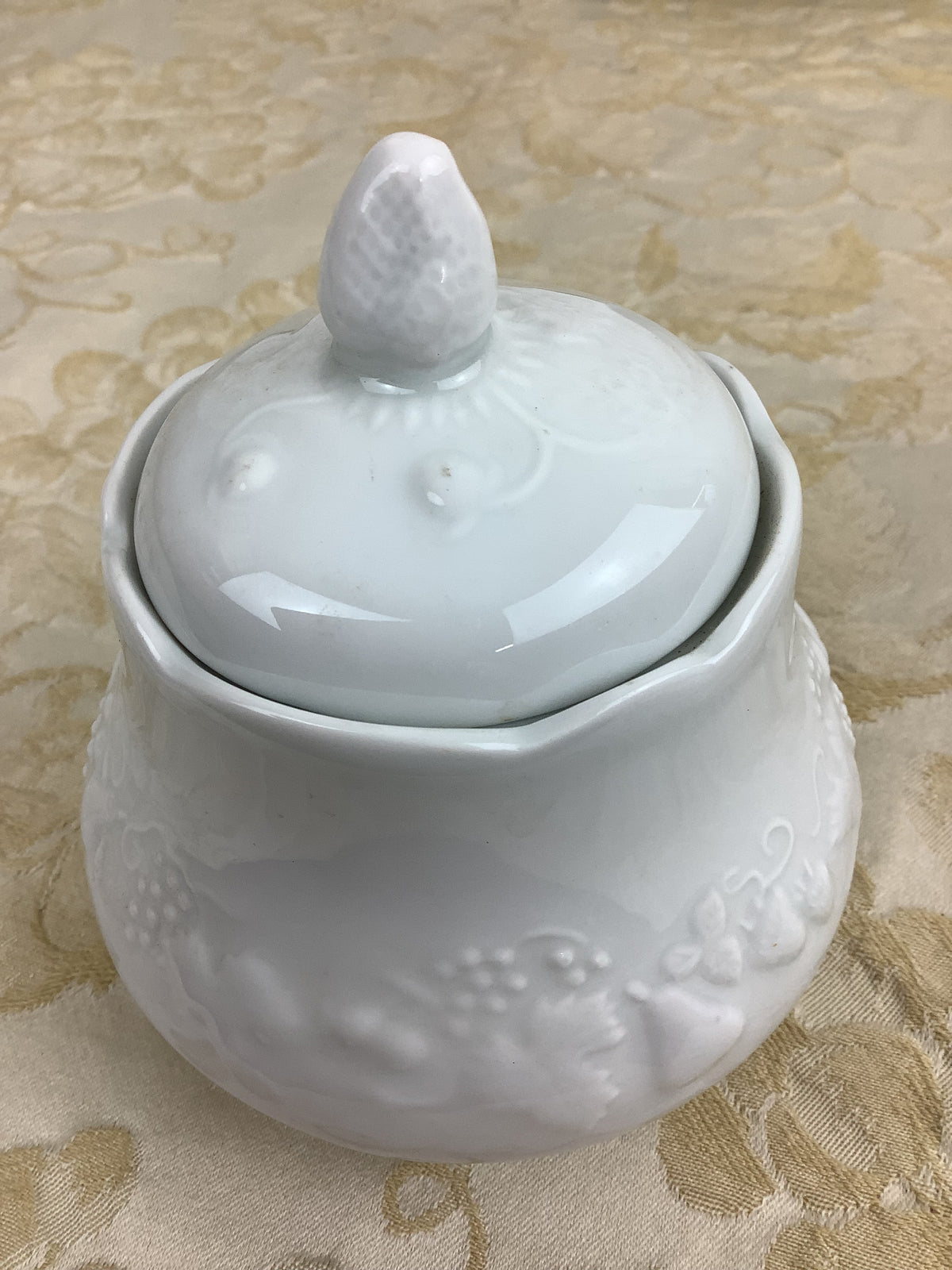 Antique white porcelain sugar bowl, relief fruit decoration – Ref. 23C
