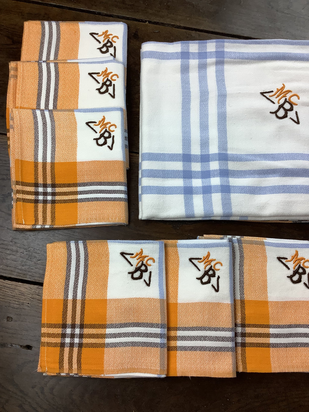 Nappe vintage à carreaux bleu ciel et orange avec 6 serviettes monogrammées MCB -Ref 110