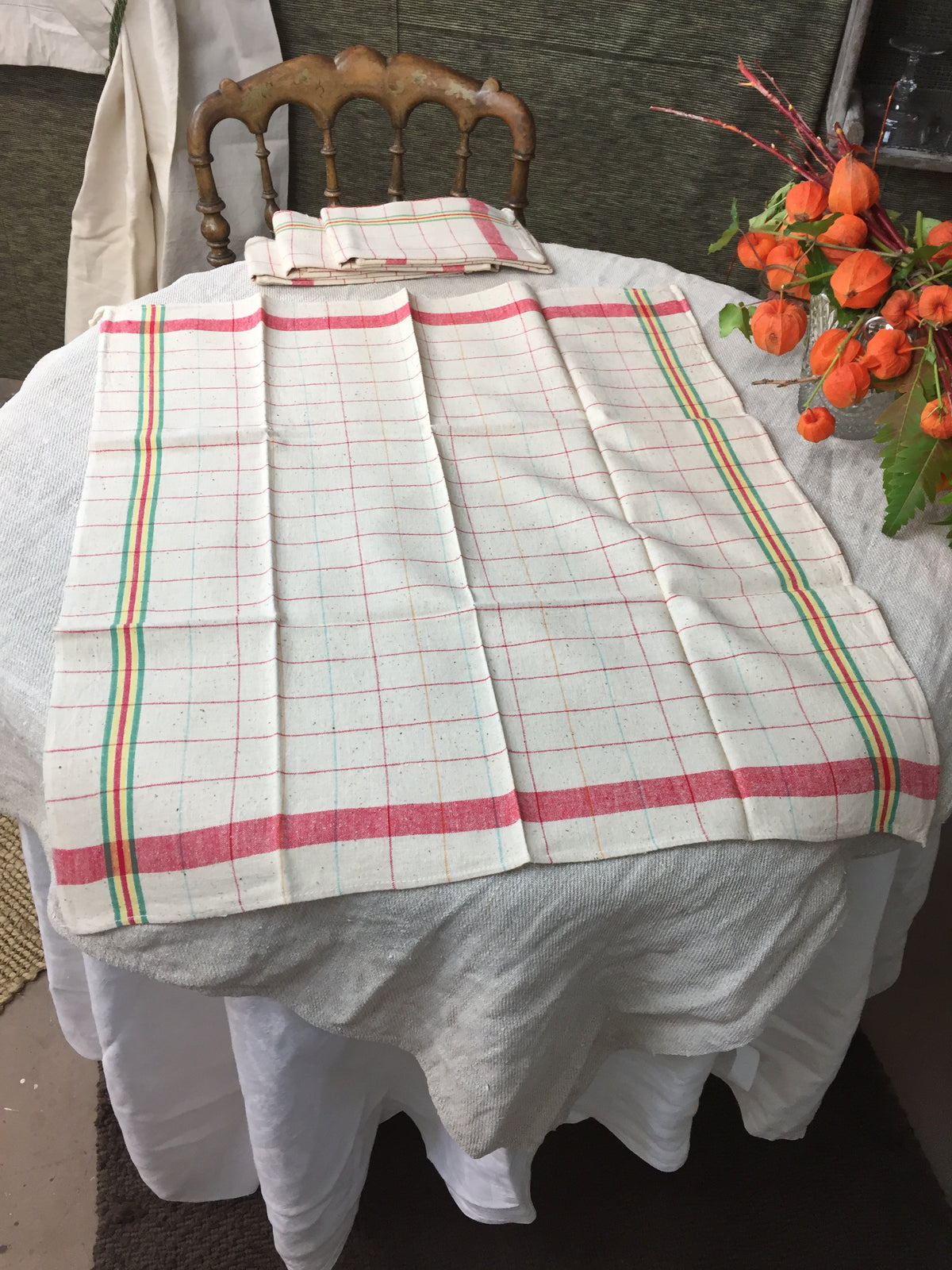 Linge ancien à carreaux rouges, verts et jaunes – Réf. 178