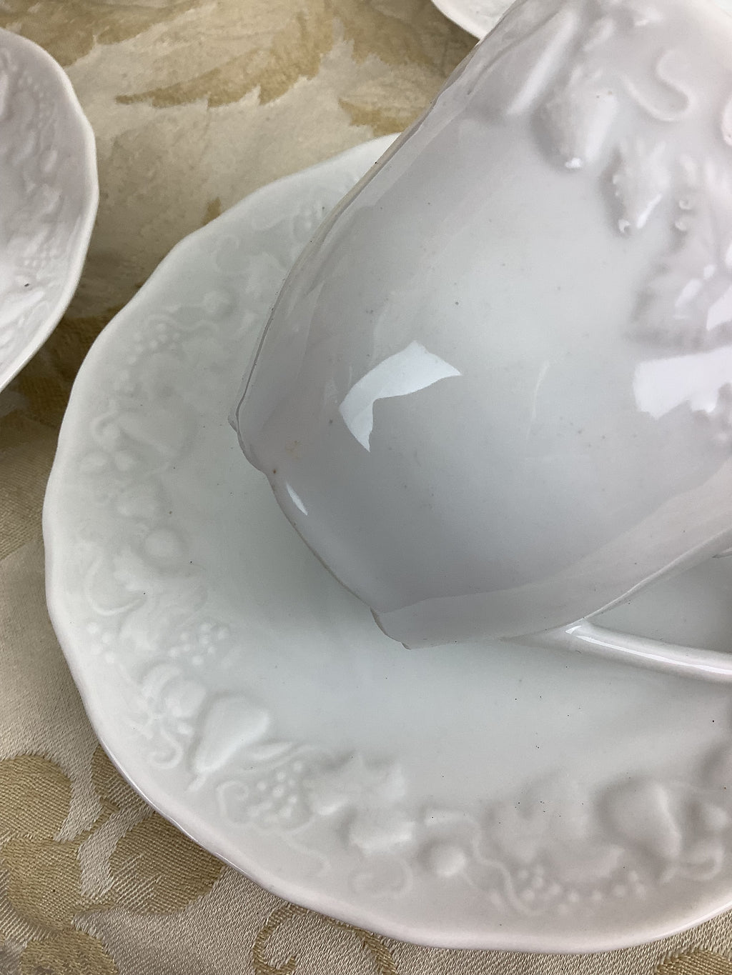 Lot de 6 tasses et soucoupes anciennes en porcelaine blanche – Réf. 23B