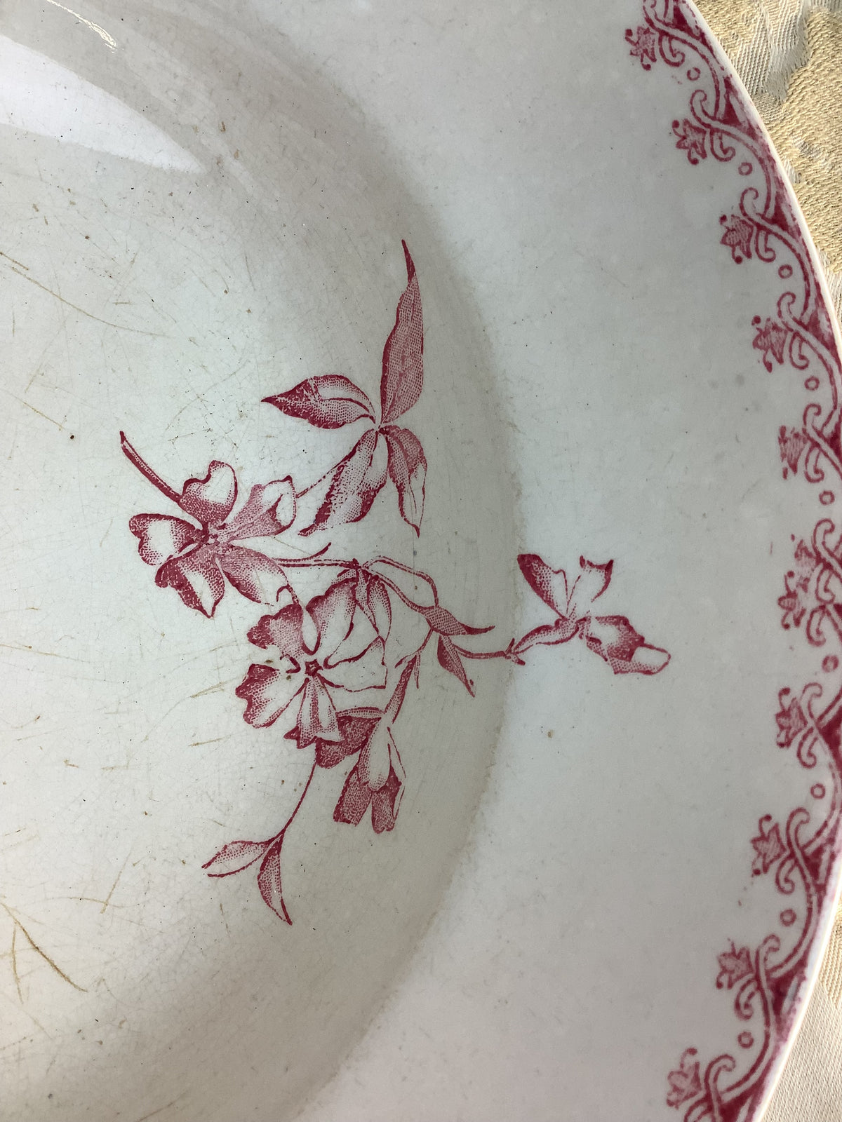 Ancien plat creux Sarreguemines VEGA – Décor de pensées vieux rose – Réf. 14U