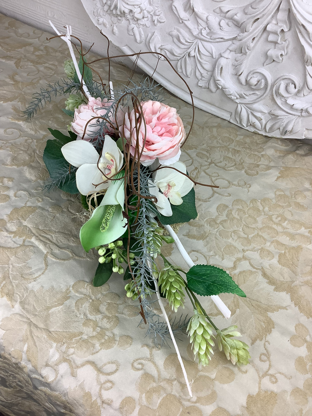 Composition florale C4-Renoncule rose poudré et fleurs blanches