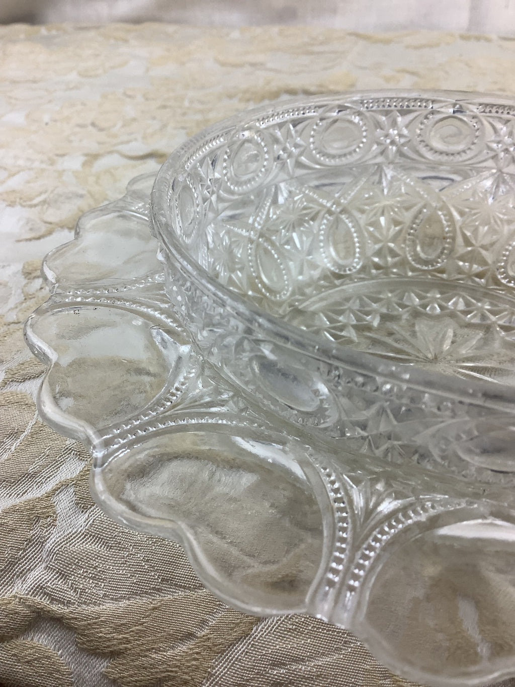 Coupe ancienne en verre moulé ciselé vintage – Réf. 20O