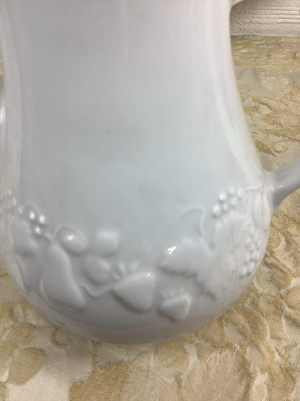 Ancienne cafetière en porcelaine blanche – Réf. 23D
