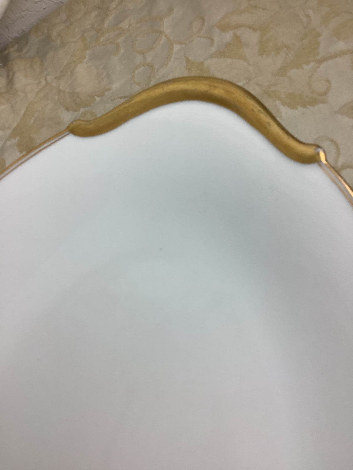 Plat de service ovale ancien en porcelaine de Limoges Bernardaud— Réf. 25T