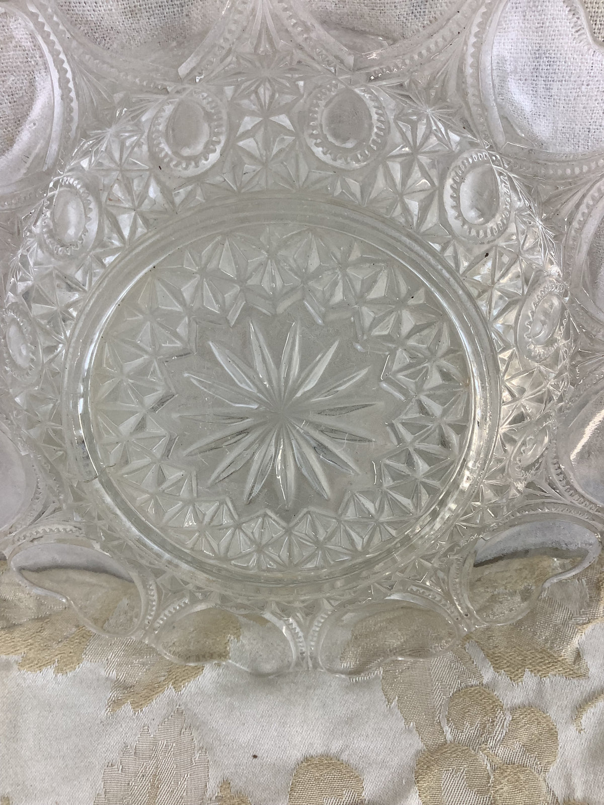 Coupe ancienne en verre moulé ciselé vintage – Réf. 20O