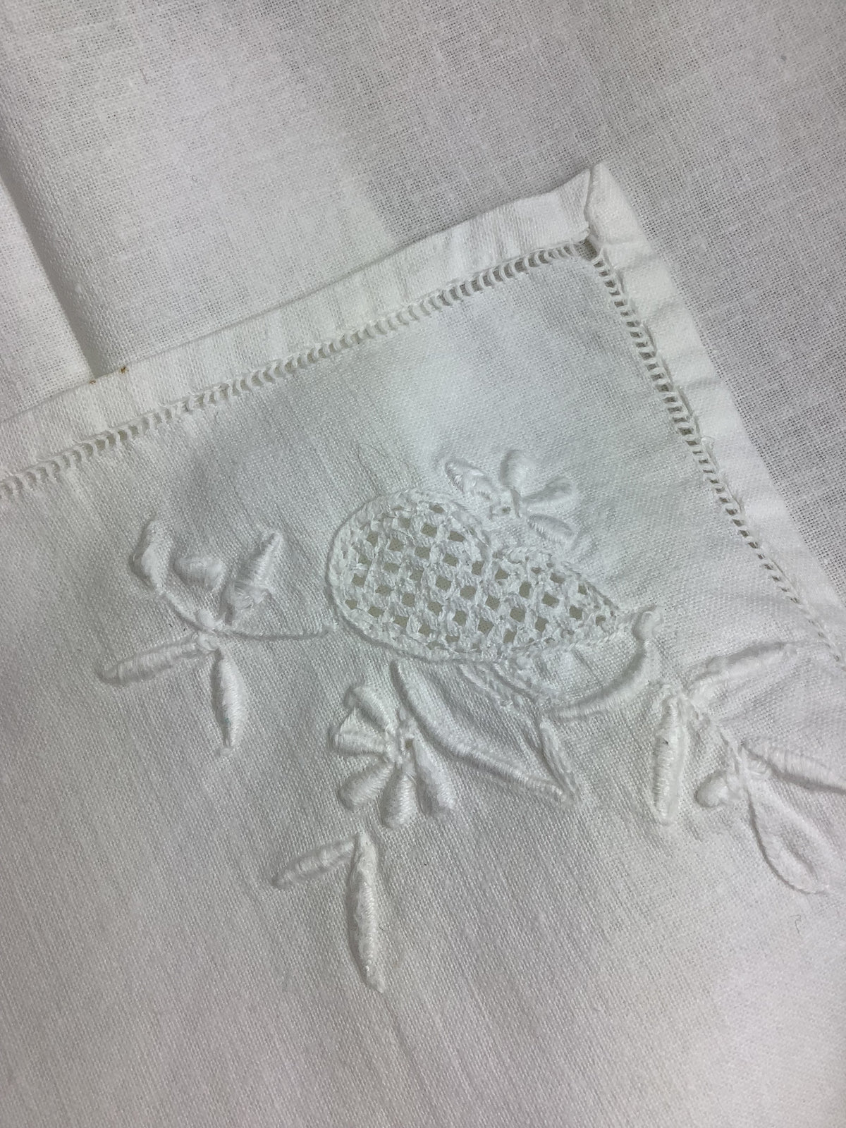 6 serviettes de table anciennes en coton blanc brodé – Réf. 187