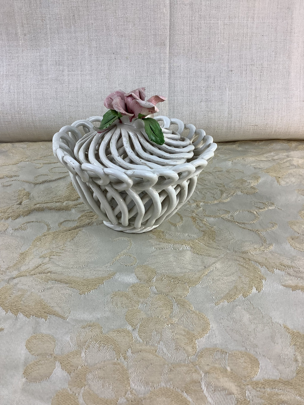 Bonbonnière ajourée en céramique Bassano, rose rose- Ref 13K