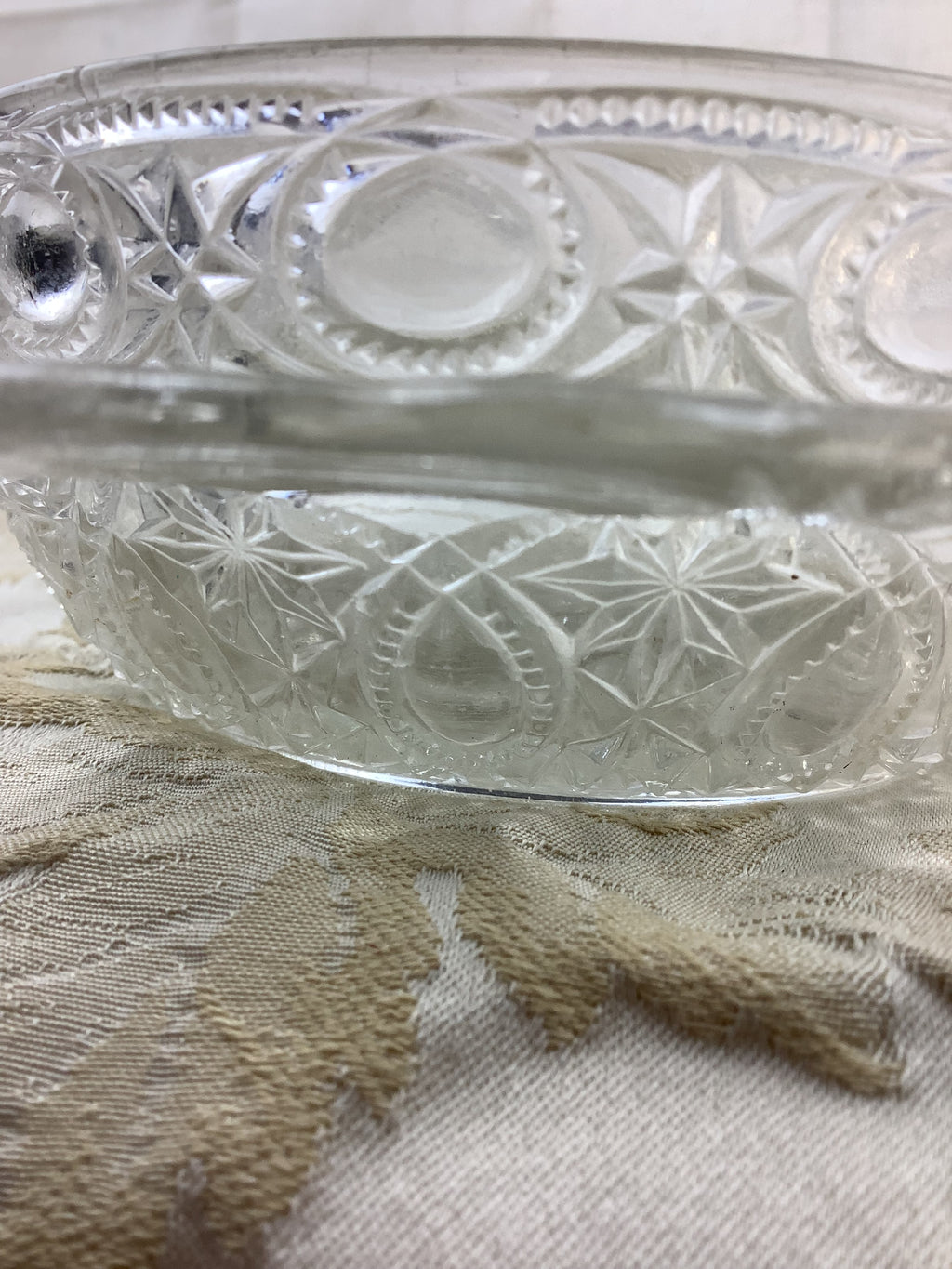 Coupe ancienne en verre moulé ciselé vintage – Réf. 20O