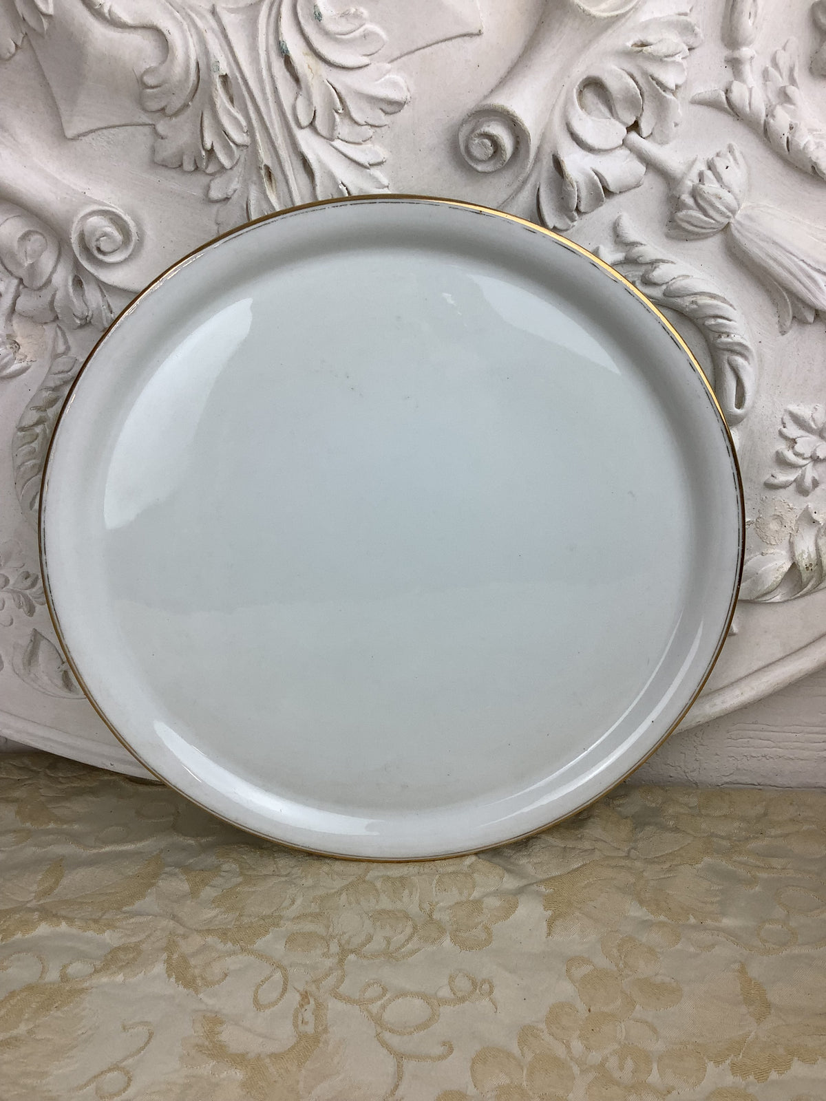 Plat rond de service en porcelaine de Limoges Raynaud- Ref 25Z