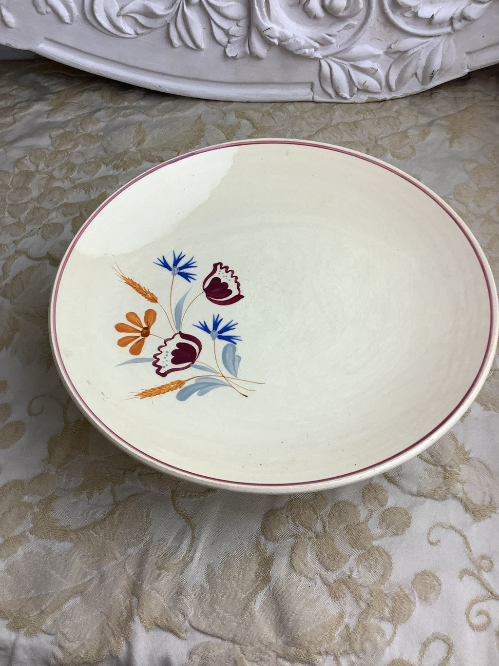Coupe ancienne sur piédouche en faïence de Salins, décor floral – Réf. 29N