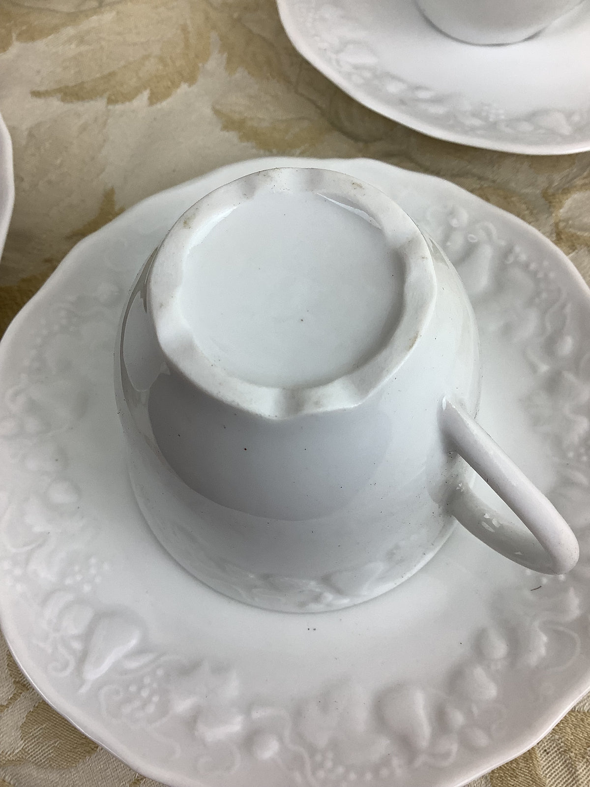 Lot de 6 tasses et soucoupes anciennes en porcelaine blanche – Réf. 23B