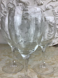 Verre à vin ancien à pied Luminarc France – Décor raisins dépoli – Réf. 17H