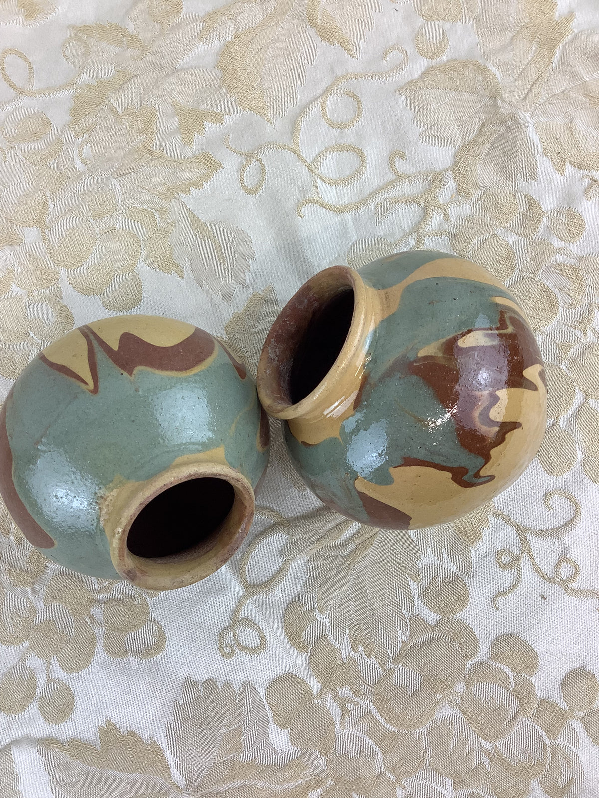 Paire de petits vases boules en grès émaillé polychrome – Réf. 78