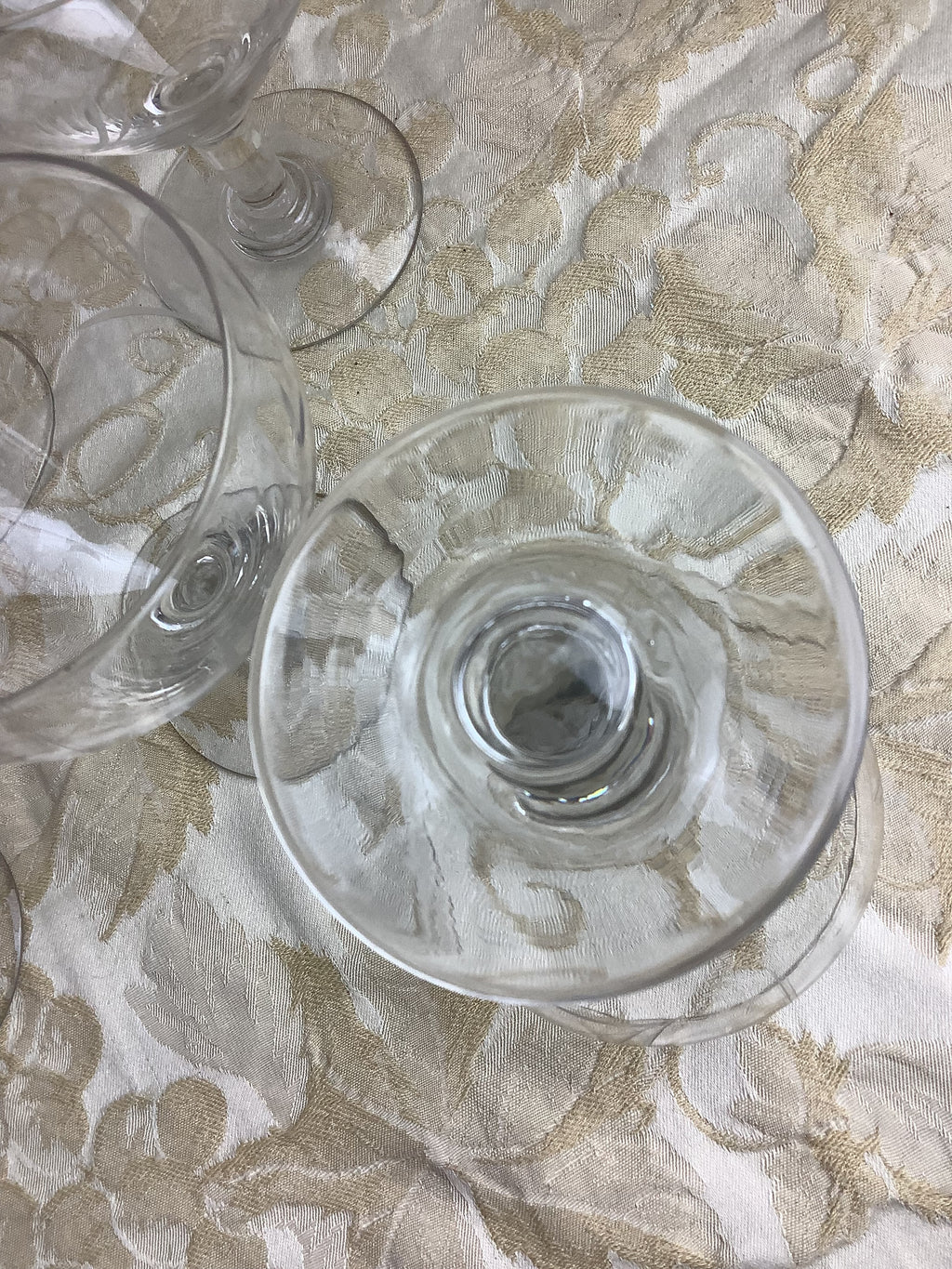 Lot de 6 verres anciens à eau à pied en verre décor feuillagé – Réf. 26G