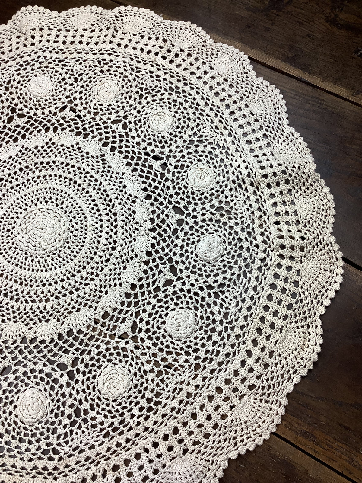 Napperon rond en crochet de coton ivoire – Réf. 165