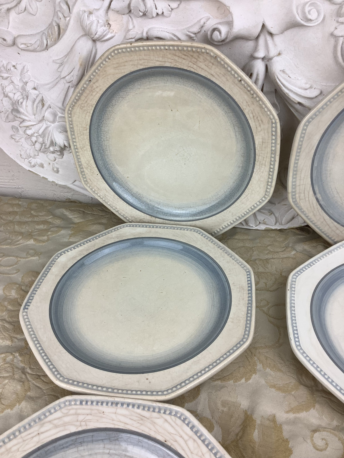 Lot de 6 assiettes plates octogonales de la manufacture Longchamp./ Réf 25V