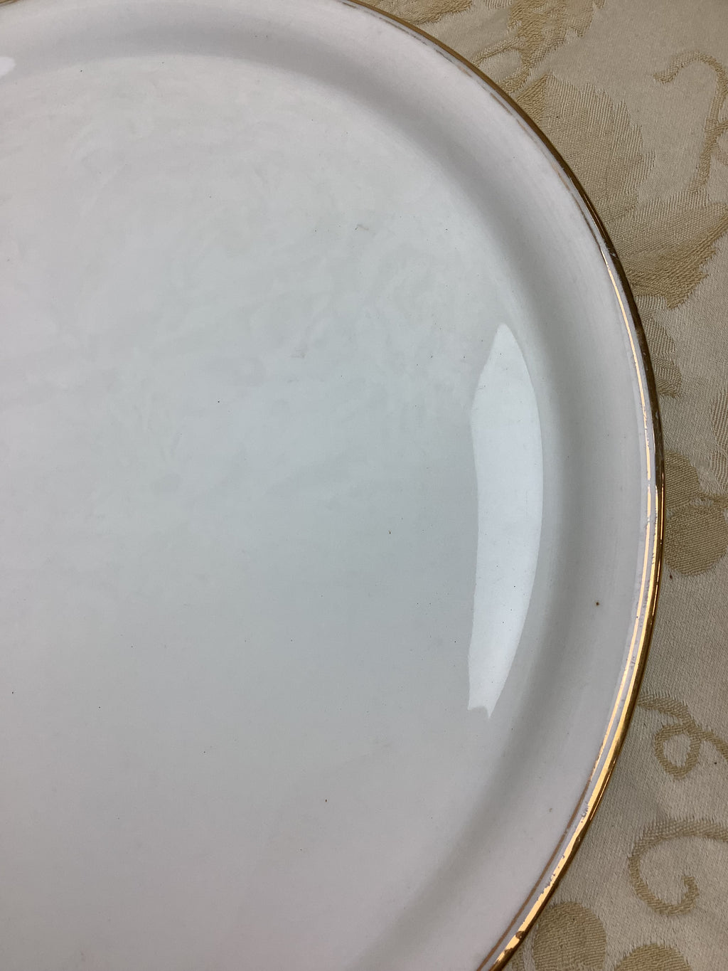 Plat rond de service en porcelaine de Limoges Raynaud- Ref 25Z