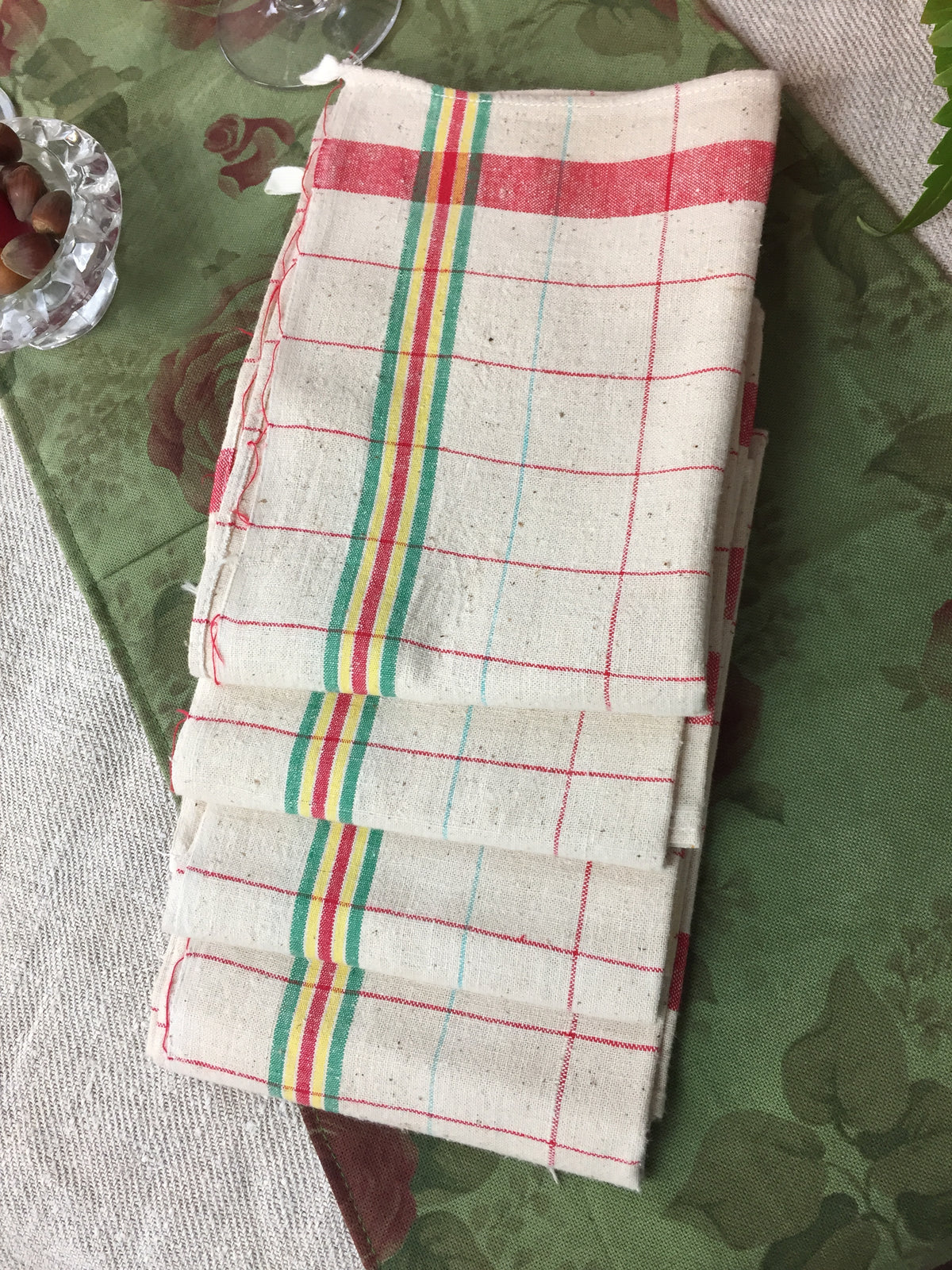 Linge ancien à carreaux rouges, verts et jaunes – Réf. 178