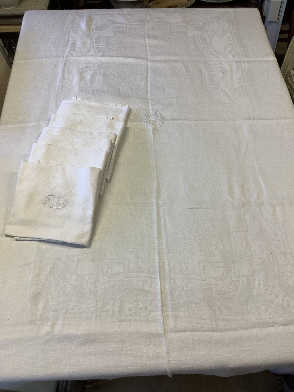 Nappe ancienne en damassé blanc écru et ses six serviettes - Réf 179
